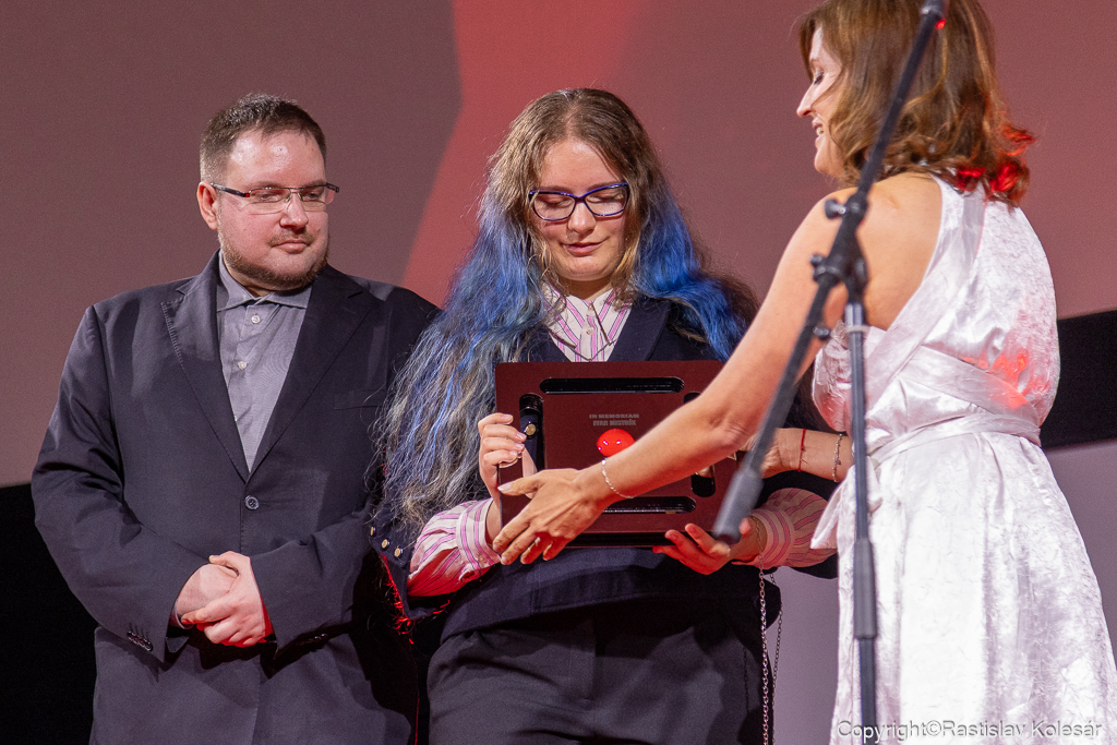Na festivale sa po prvýkrát udeľovala cena Milana Lasicu. Je určená pre významných slovenských hercov in memoriam. Tento rok ju získal Ivan Mistrík. Cenu odovzdala pravnučke Ivana Mistríka Anne Mistríkovej dcéra Milana Lasicu Hana Lasicová. Vľavo vnuk Ivana Mistríka Ivan Mistrík.