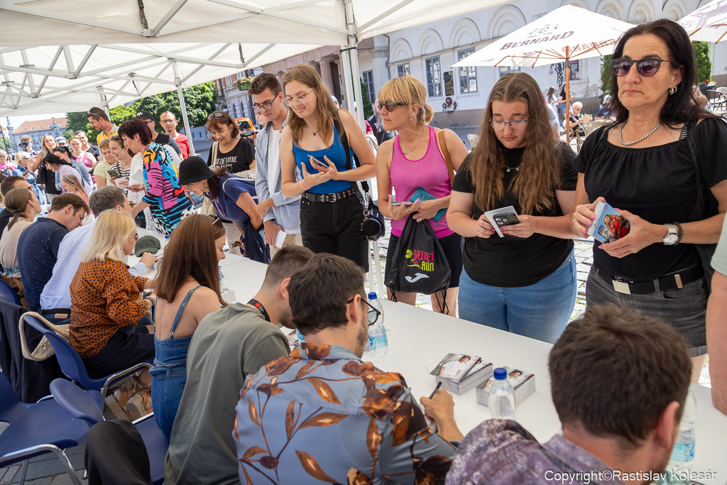 Autogramy rozdávali aj herci známi zo seriálov TV JOJ.