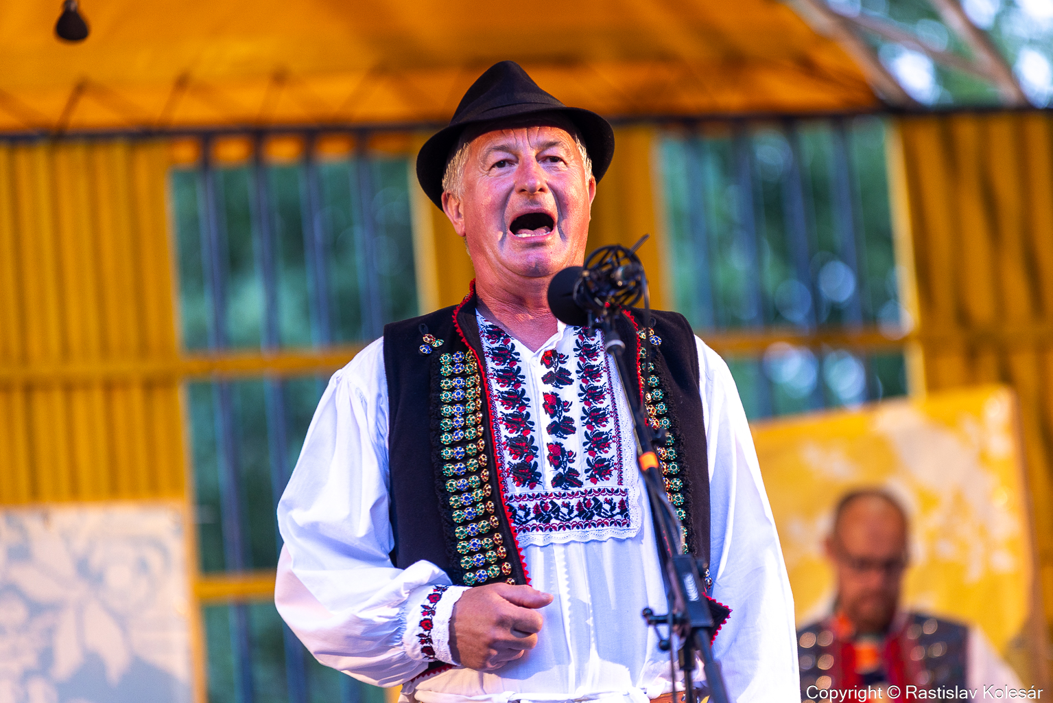 Jaroslav Leškanič v rámci krajského kola Vidiečanovej Habovky získal v kategórii sólisti speváci a spevácke duá cenu Zlaté pásmo s návrhom na postup.